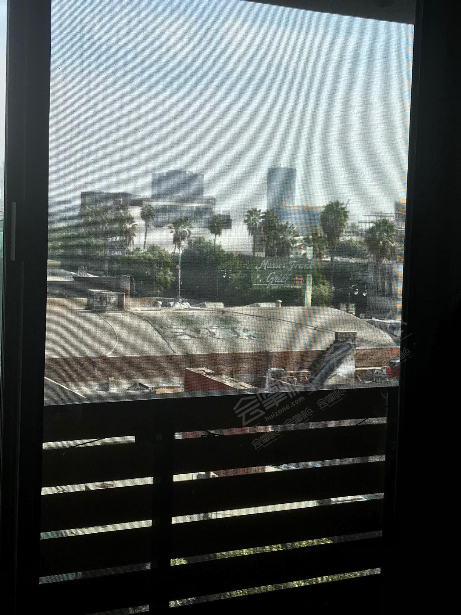 Two-story Penthouse Loft Overlooking LA