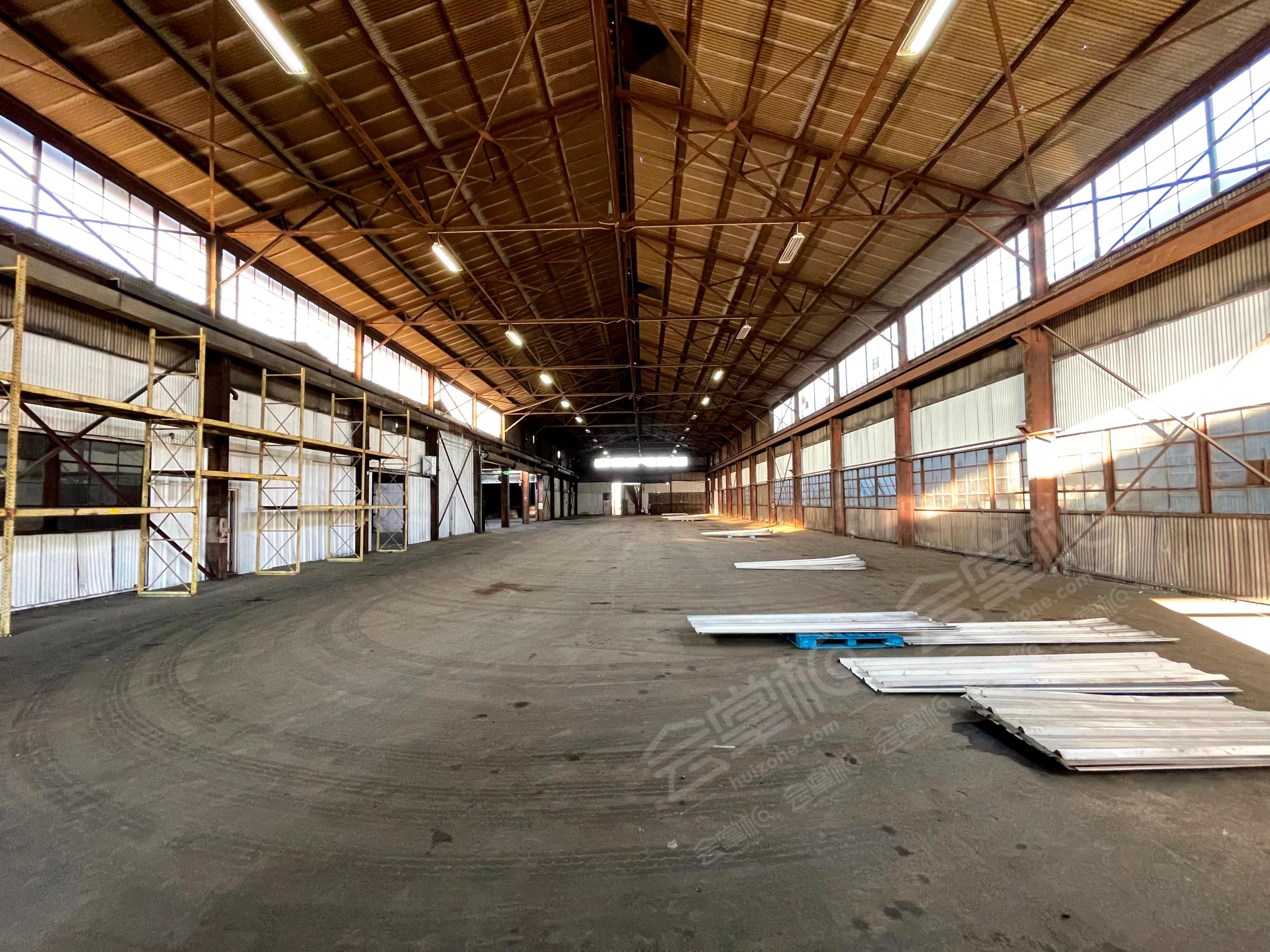 Mega Stage: Huge Warehouse Location