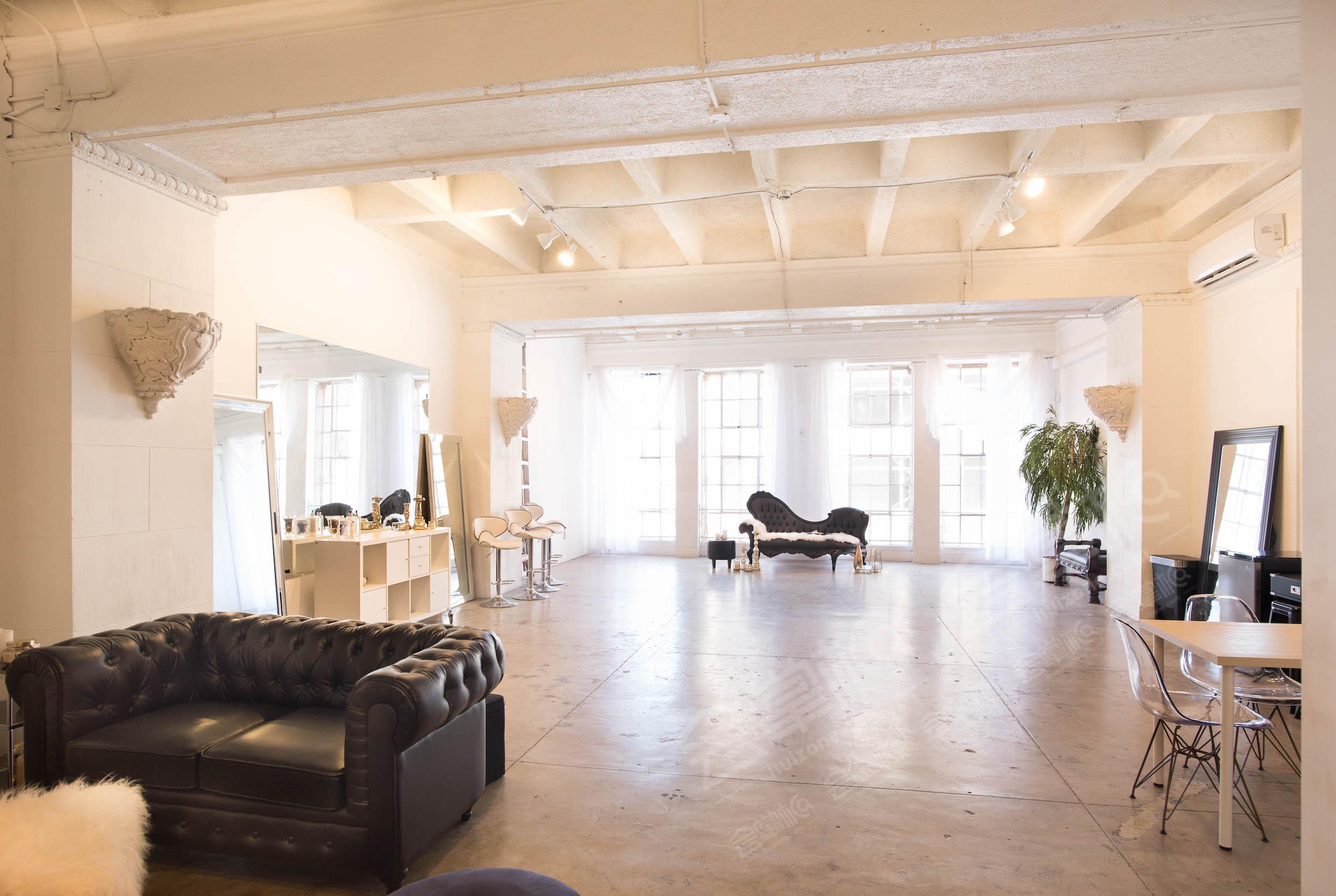 Downtown High End Loft with High Ceilings