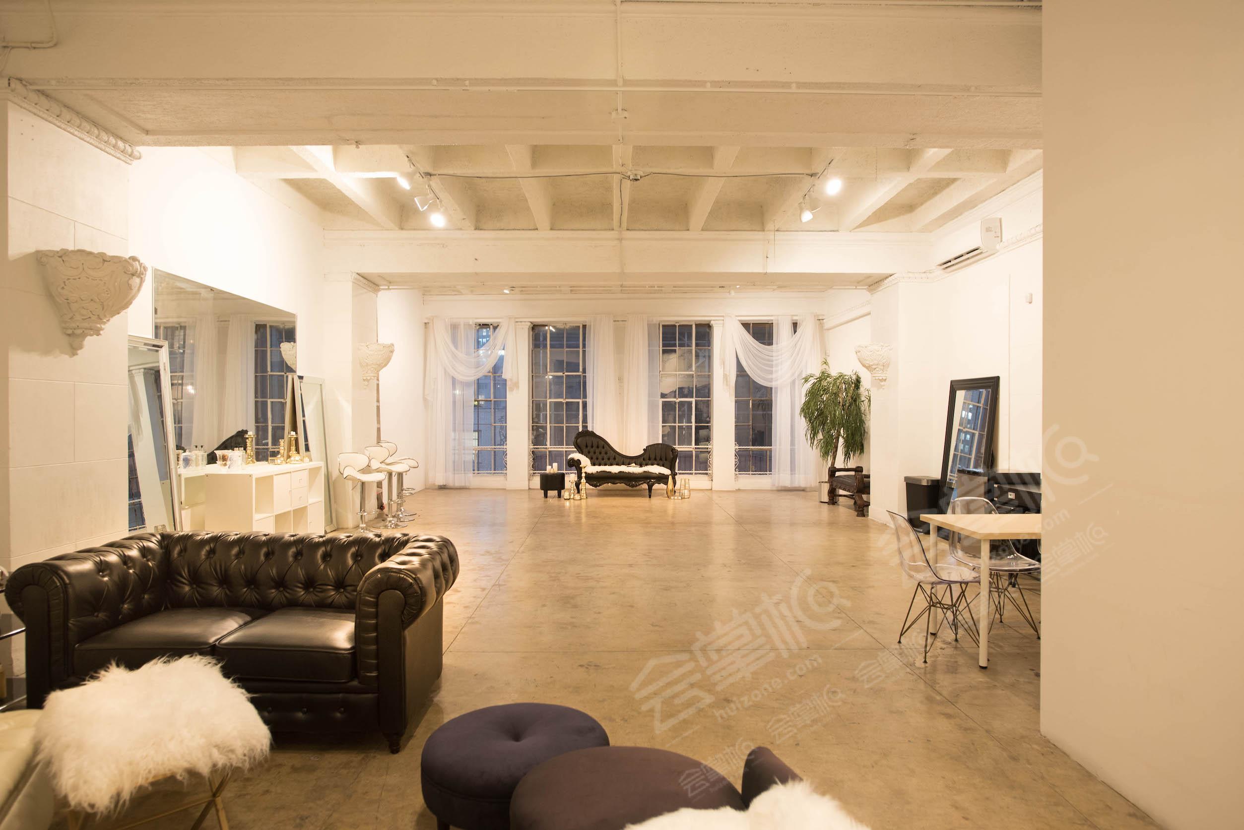 Downtown High End Loft with High Ceilings