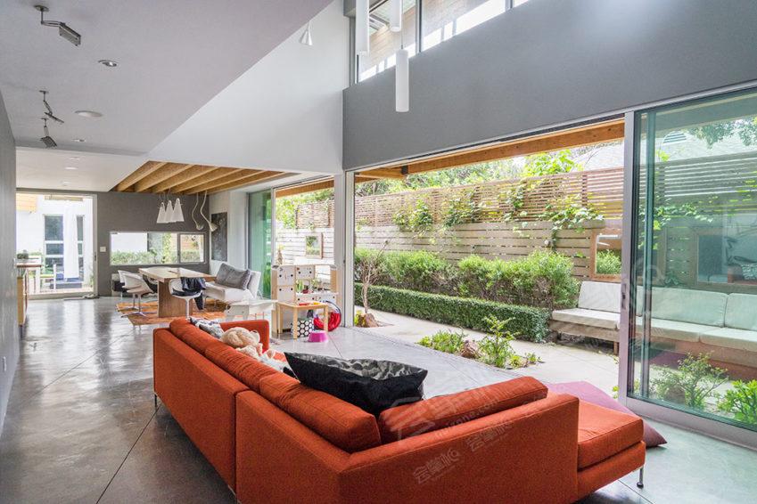 Large, ultra modern open space with immense natural light in the exceptional part of Venice