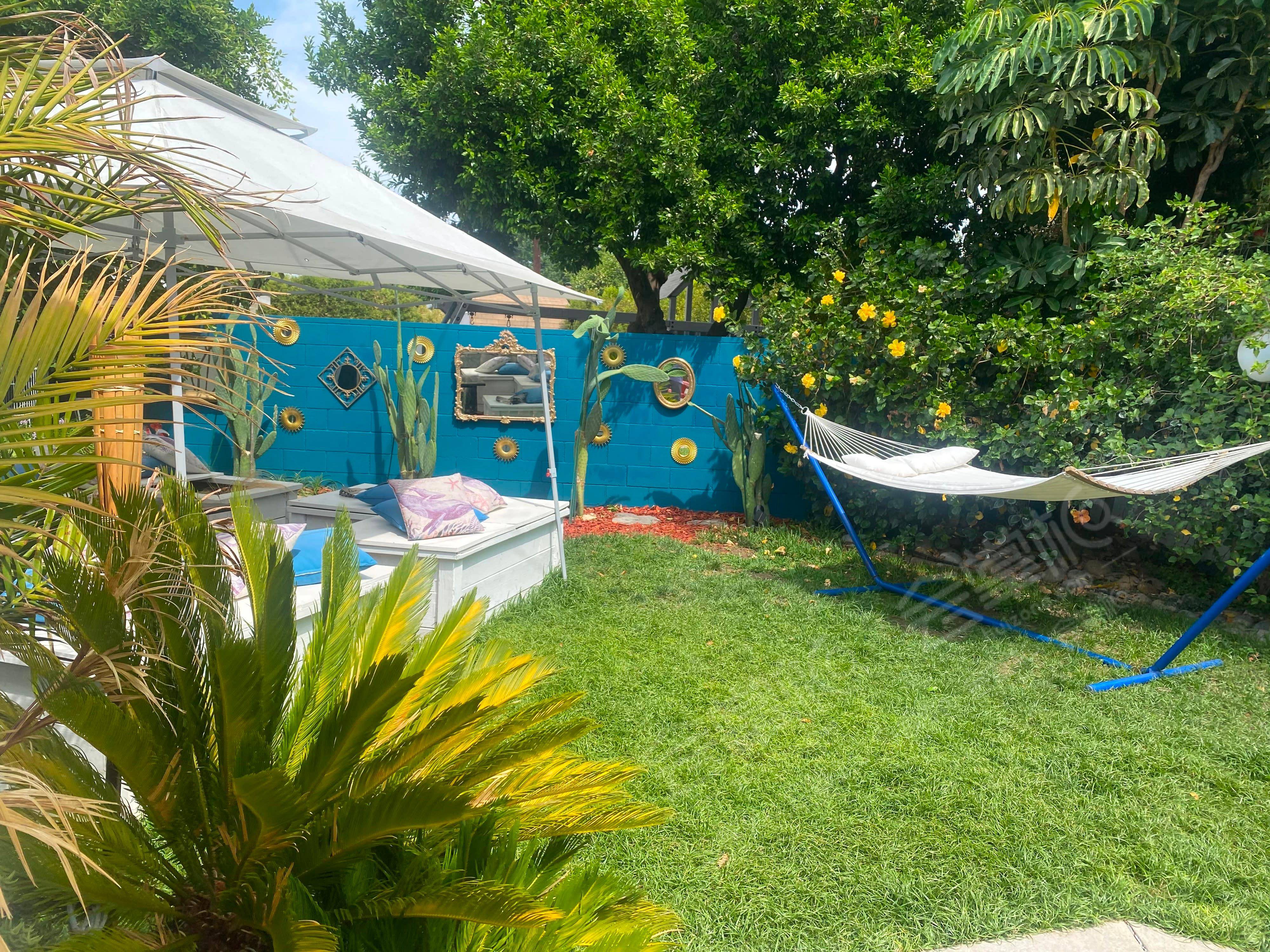 Mediterranean white and blue backyard