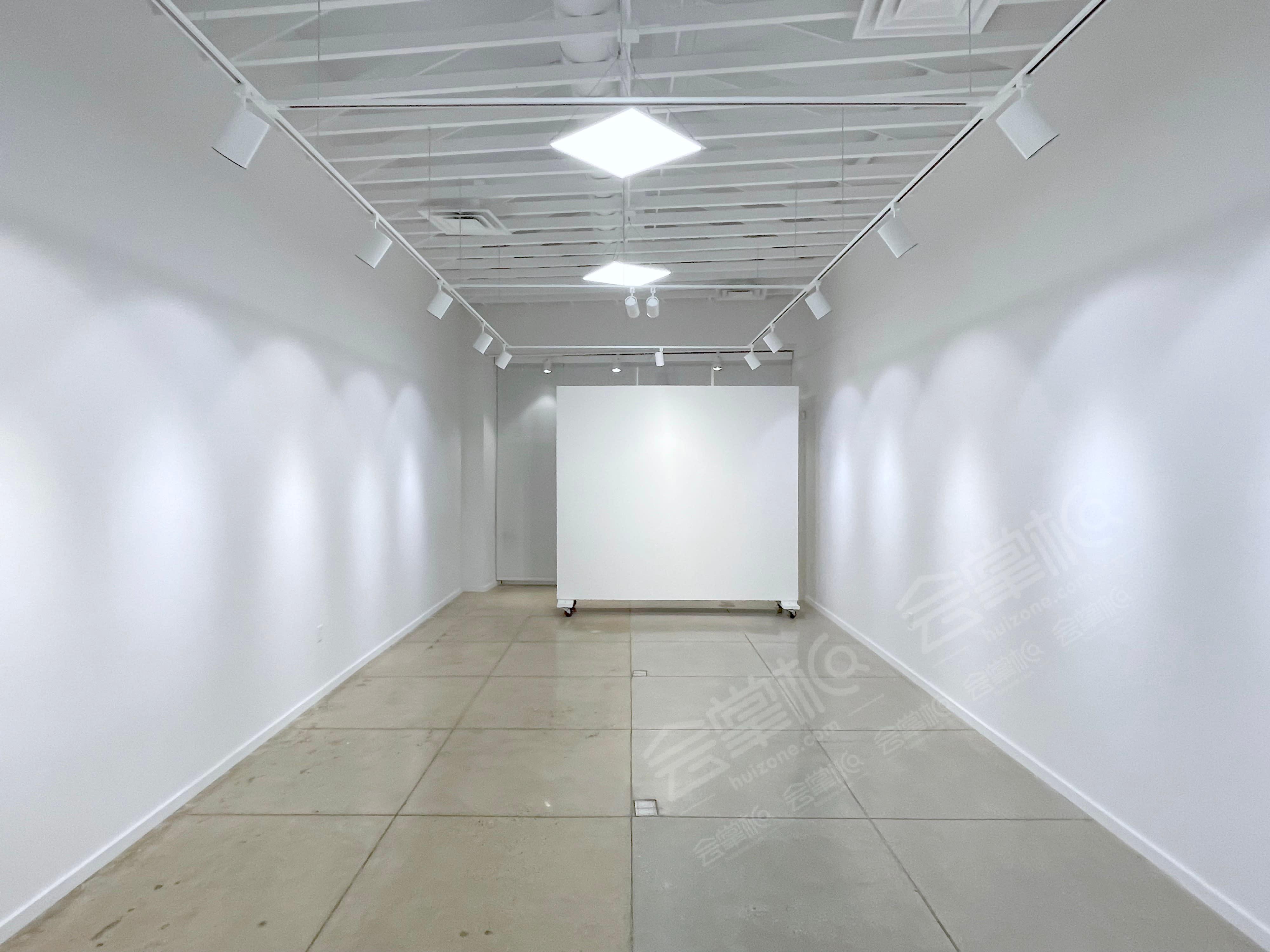 Clean & Bright Gallery Space