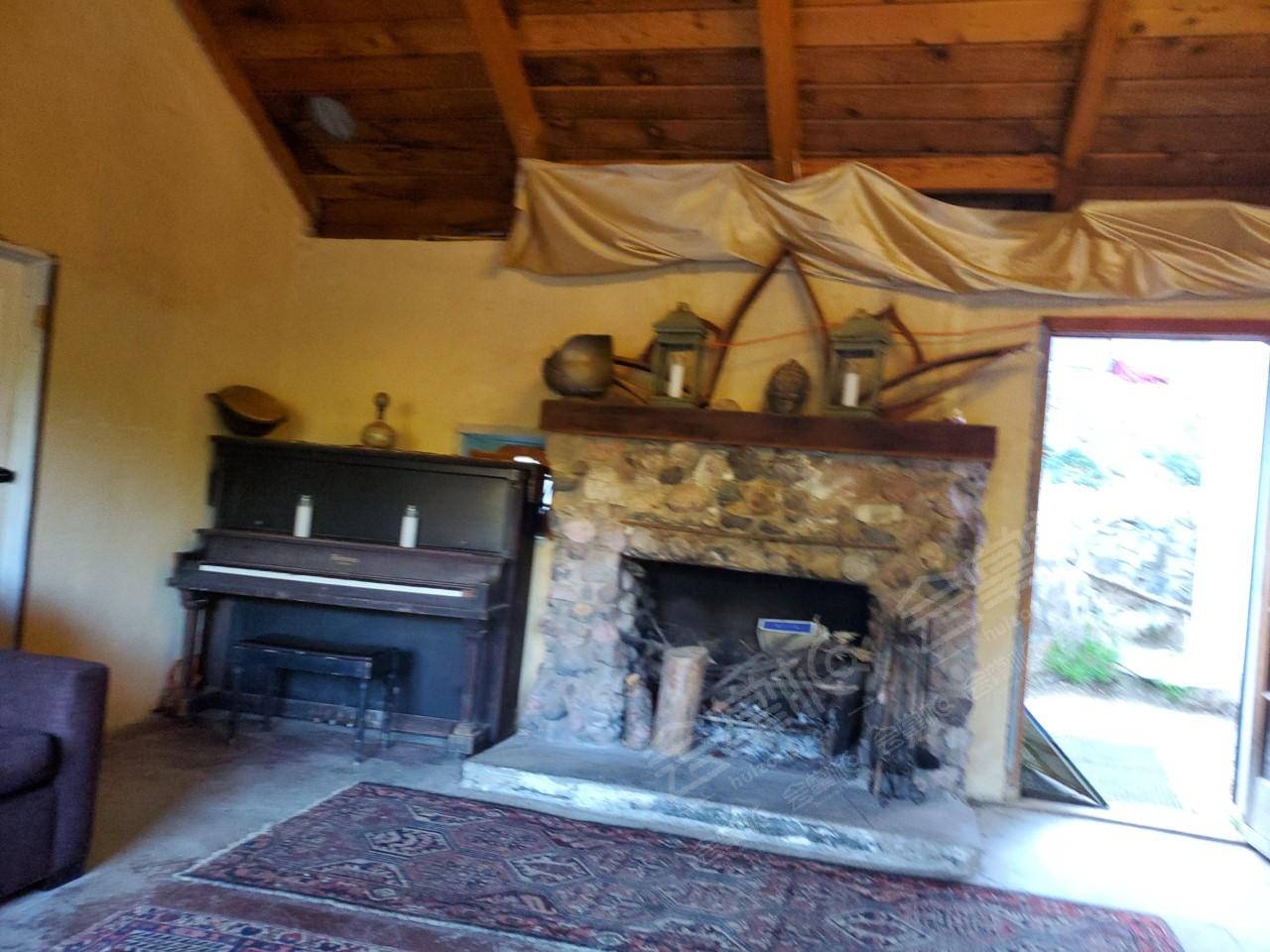 100yr + Stone House w/fireplace