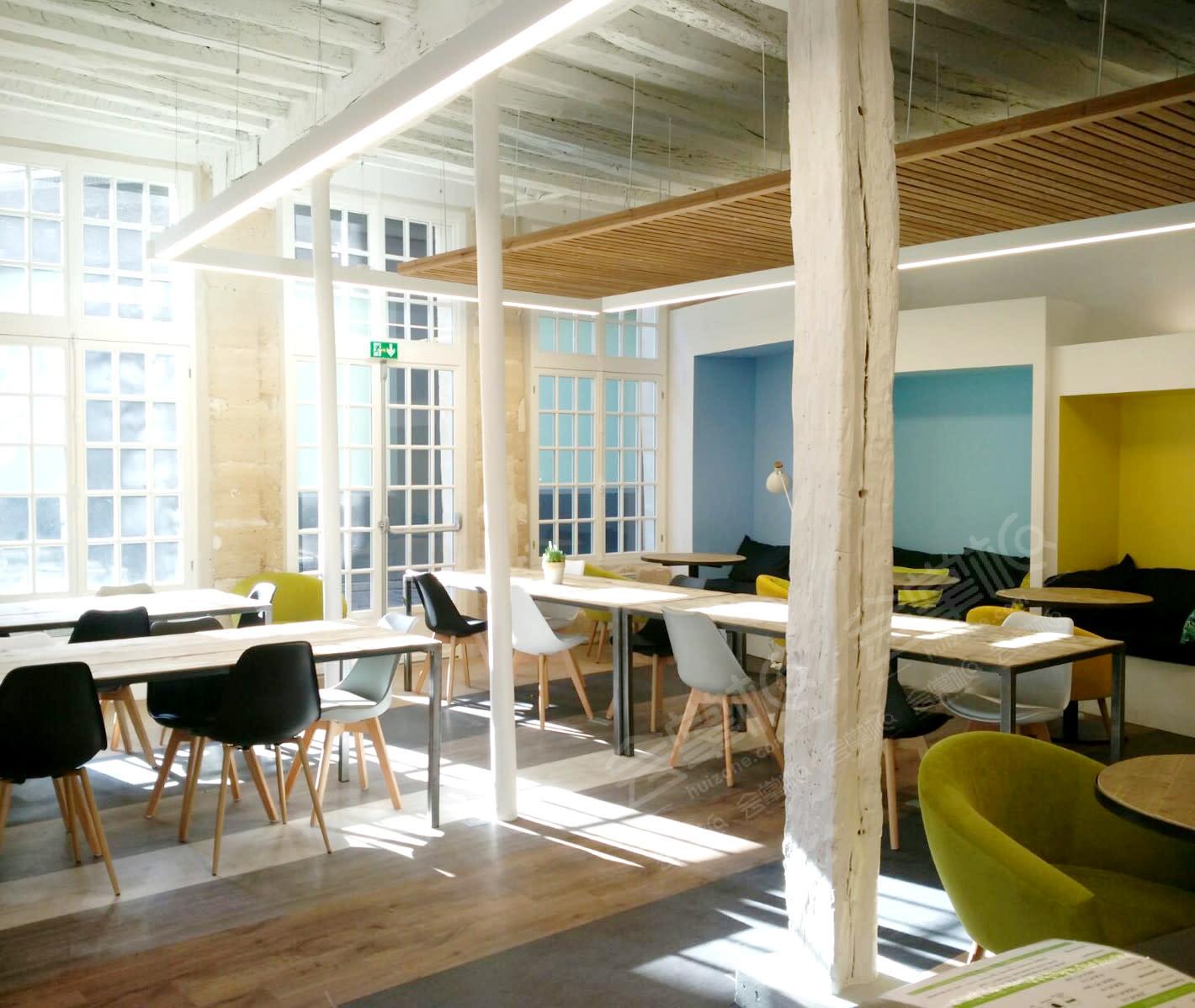 Espace de coworking privatisable pour 40 personnes avec belle lumière naturelle - Paris Beaubourg