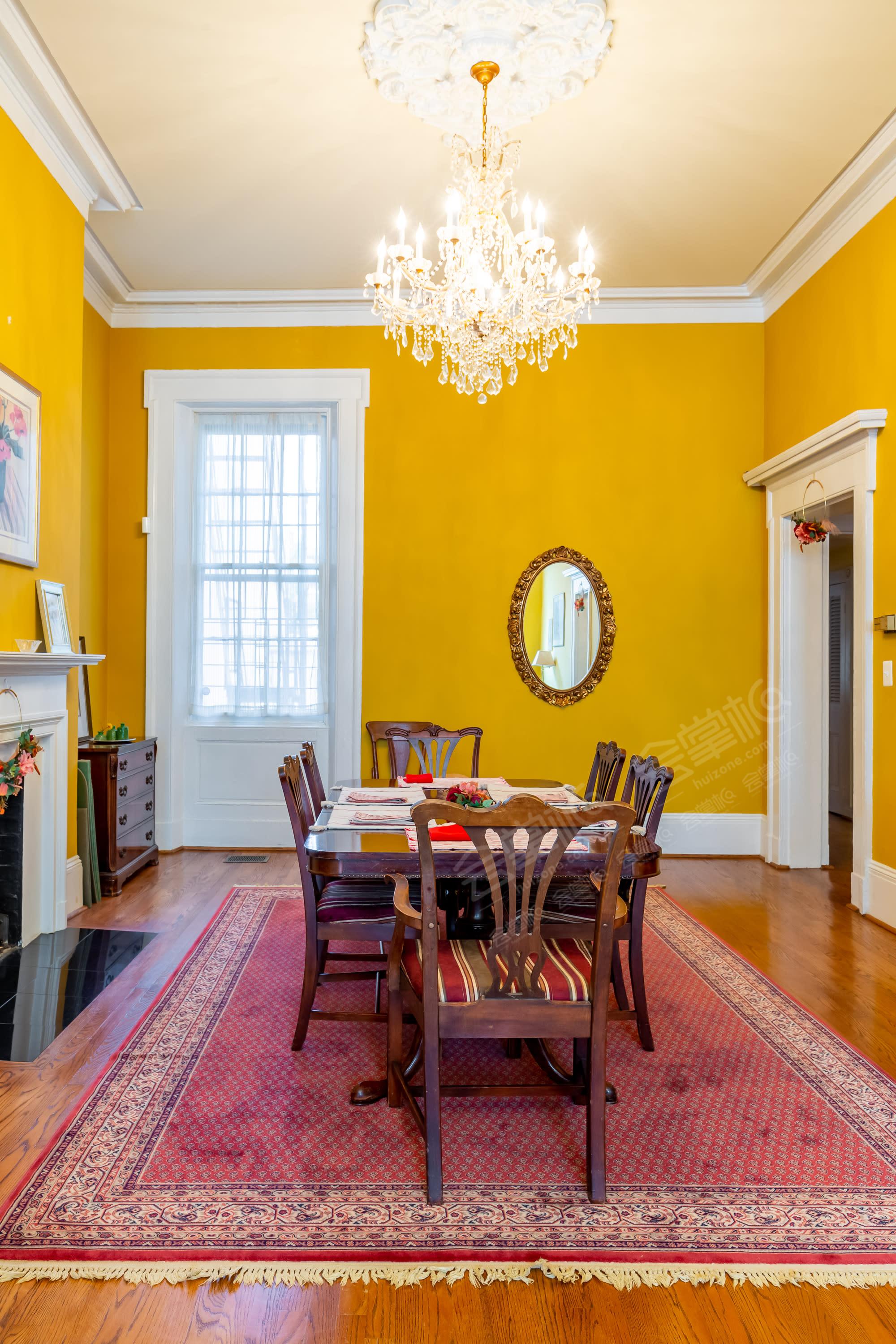 Victorian Parlor in the heart of Mount Vernon
