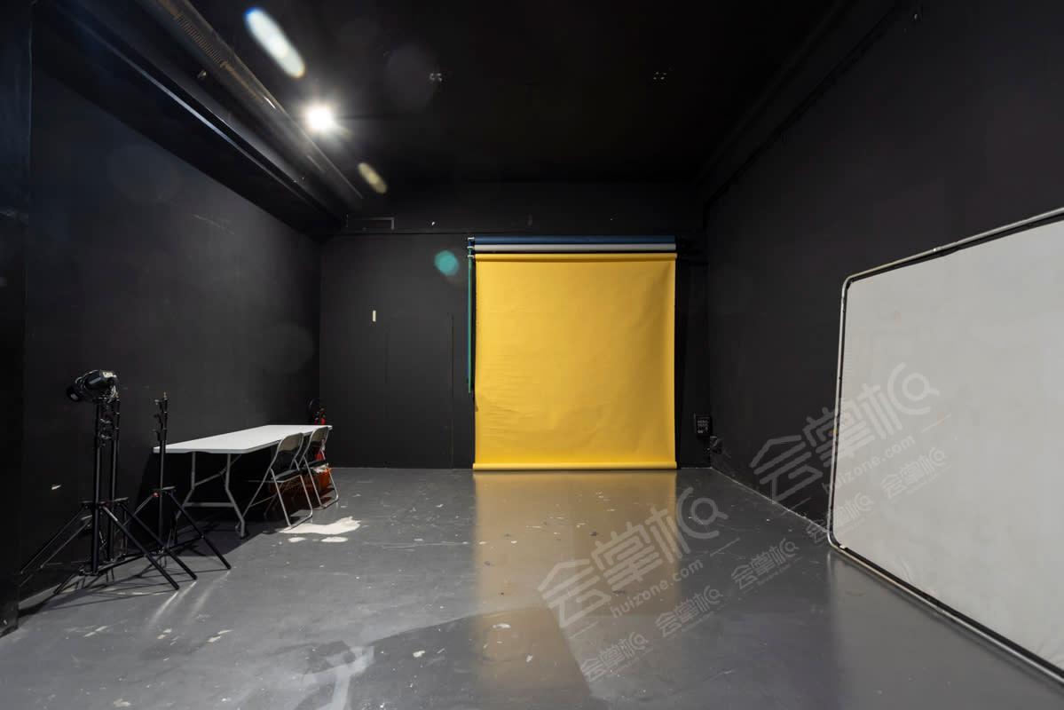 Estudio de vídeo y fotografía / oficina de producción / espacio para reuniones en el centro de Barcelona