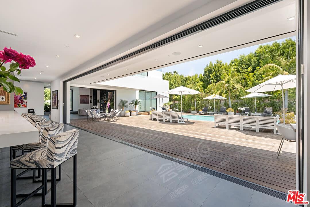 Villa Bechelli, Open Format,indoor outdoor Living.