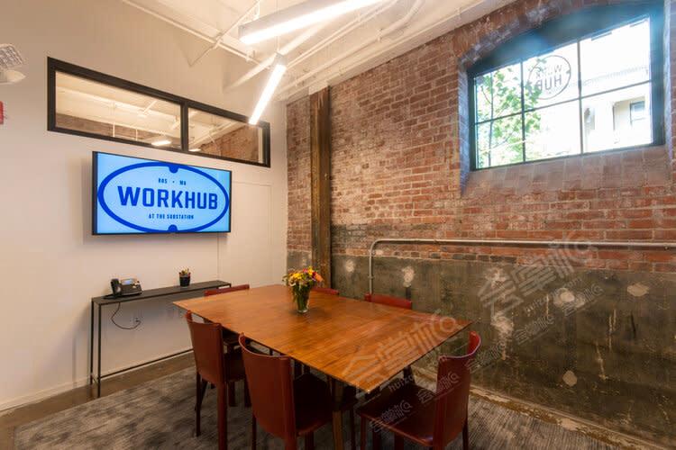Open Workspace in Industrial, Iconic Building