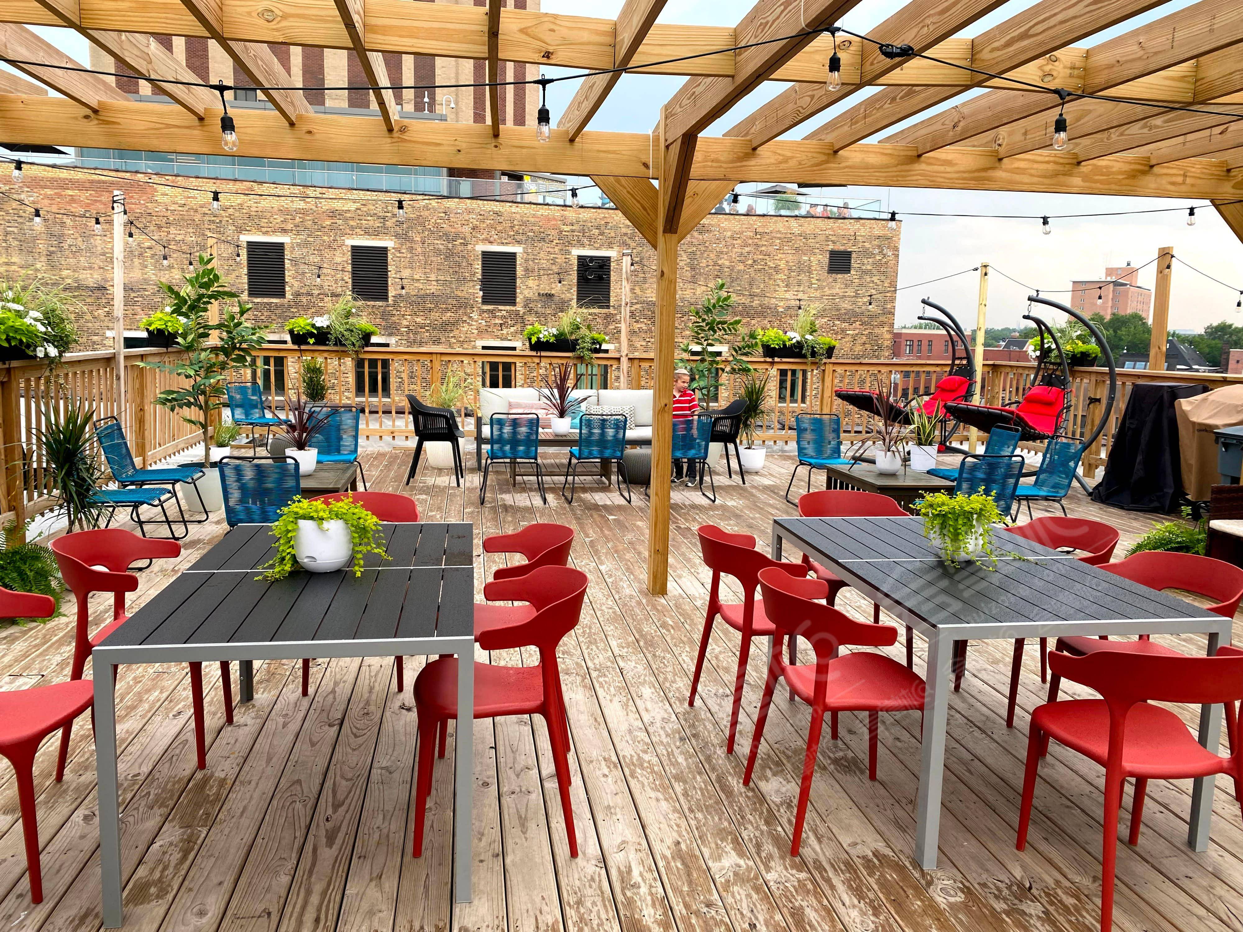 Panoramic Views from 1800 sqft Rooftop in the Heart of Wicker Park