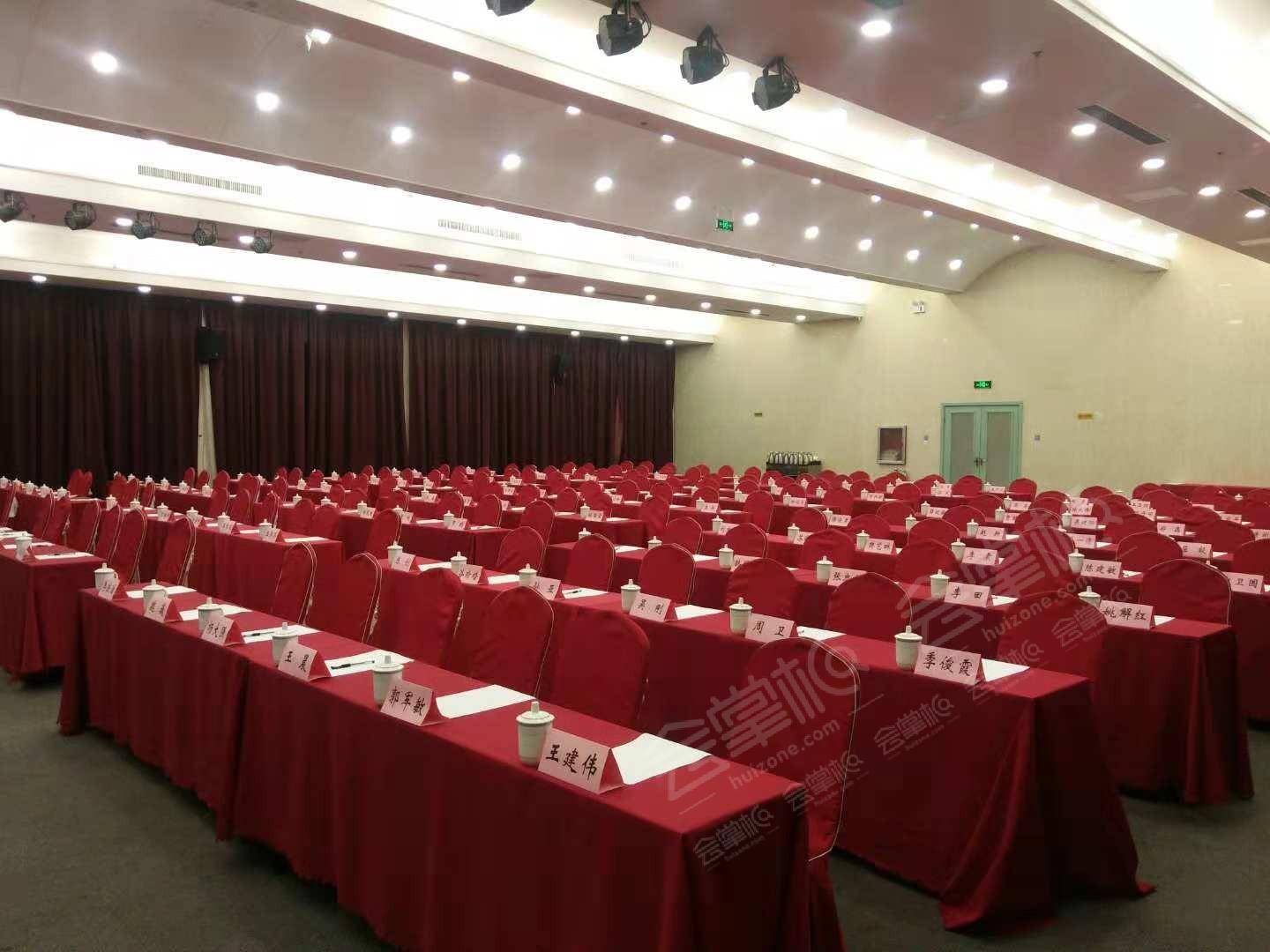 南京300人发布会酒店报价，南京百人活动会议场地出租