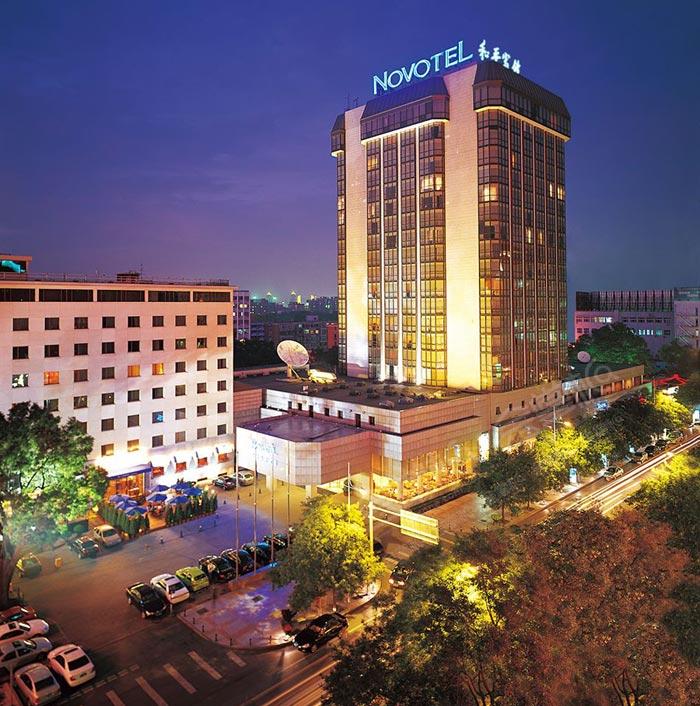 北京四星级酒店最大容纳350人的会议场地|北京诺富特和平宾馆的价格与联系方式