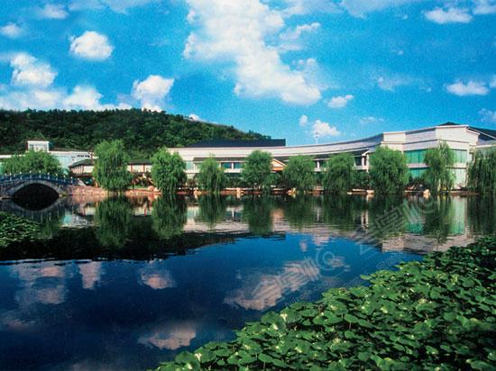 杭州五星级酒店最大容纳4000人的会议场地|杭州太虚湖假日酒店的价格与联系方式
