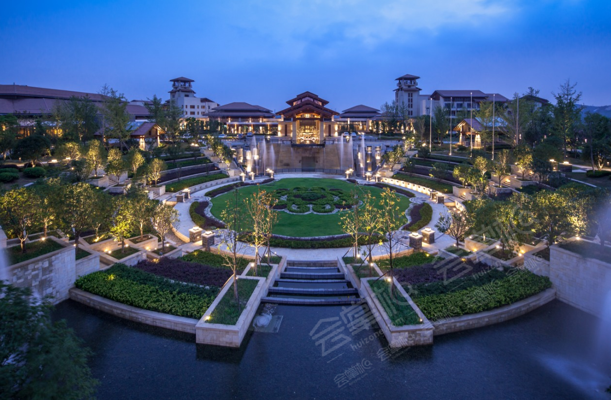 武汉五星级酒店最大容纳2200人的会议场地|武汉光谷希尔顿酒店的价格与联系方式