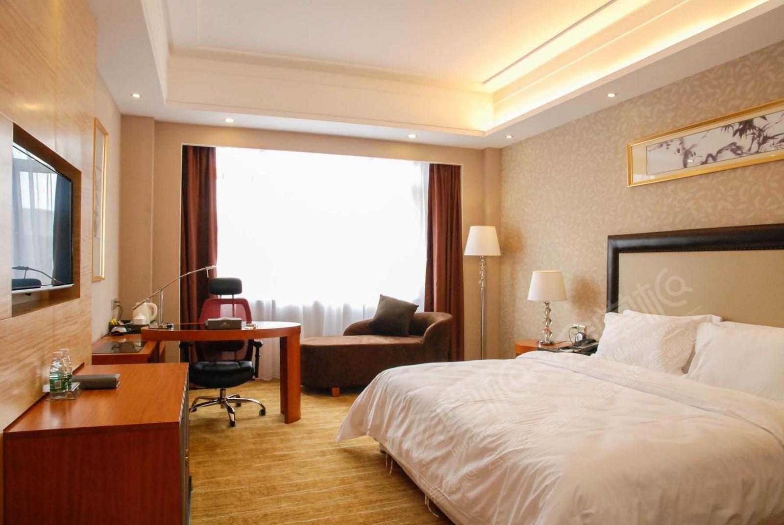 东莞四星级酒店最大容纳70人的会议场地|东莞柏爱假日酒店的价格与联系方式